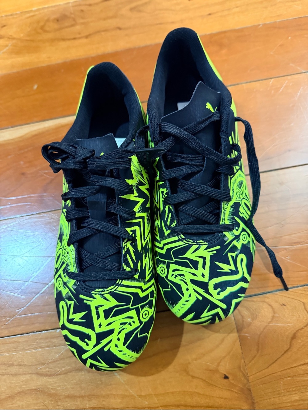 NWOT Boys Puma Pulisic soccer cleats
